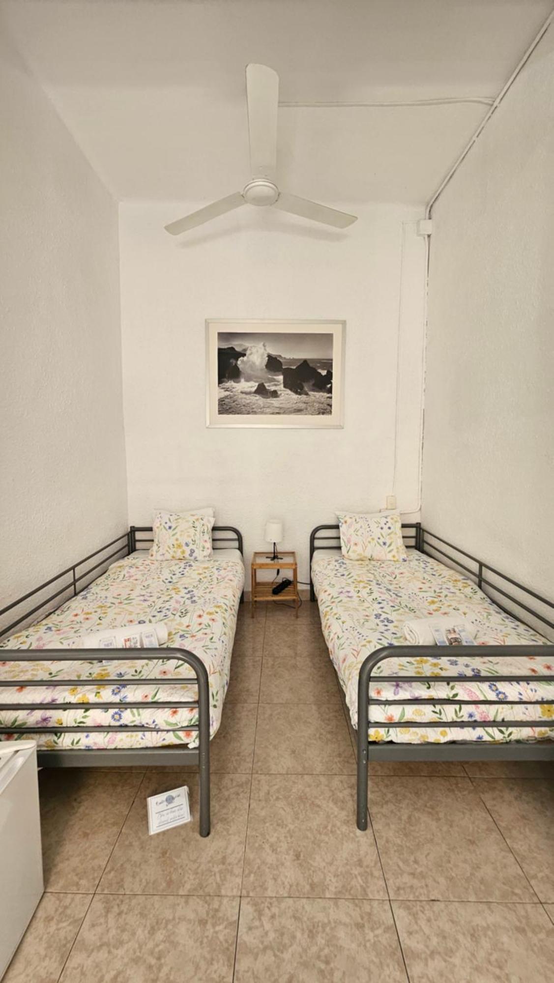 Youth Hostel - Central And Basic Drassanes Барселона Екстер'єр фото